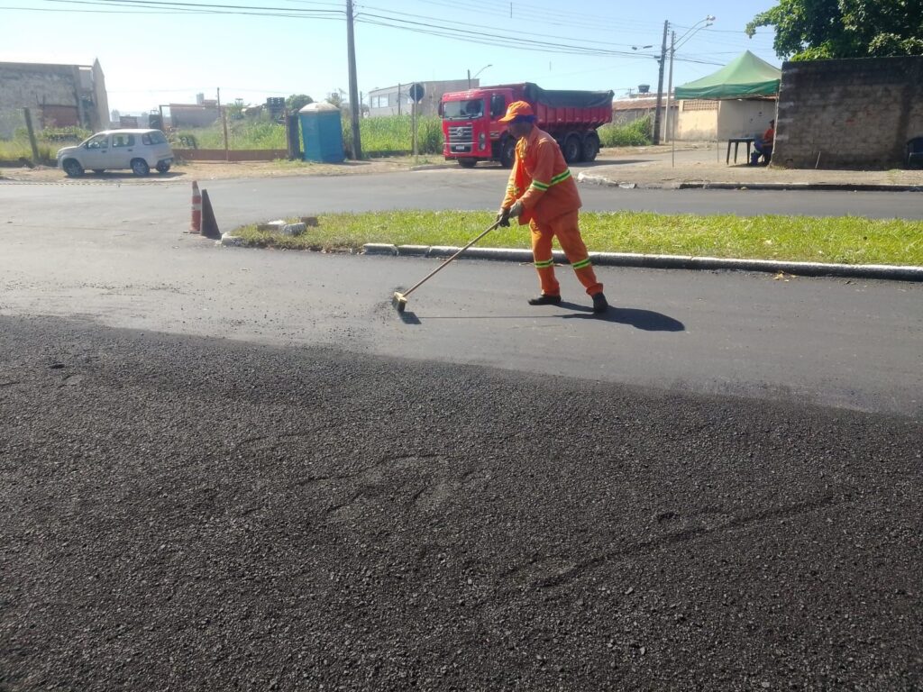 Prefeitura de Goiânia leva operação tapa-buracos a 12 bairros e reconstrói asfalto no Setor Centro-Oeste