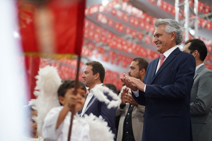 Caiado participa do encerramento da Festa do Divino Espírito Santo, em Formosa