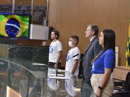 Em sessão proposta por Antônio Gomide, Alego homenageou estudantes com Certificado do Mérito Legislativo