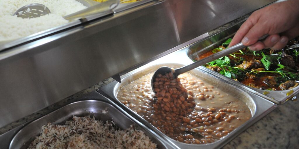 População em situação de rua de SP terá comida grátis até dezembro