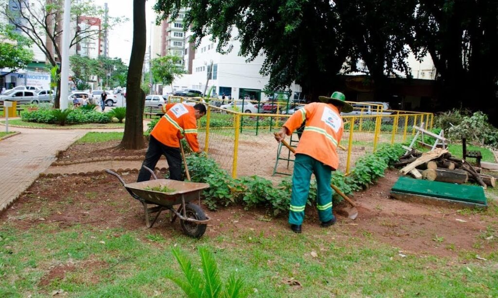 Prefeitura de Goiânia executa serviços de terraplanagem, plantio e paisagismo em praças de seis bairros, nesta terça-feira (07/06)