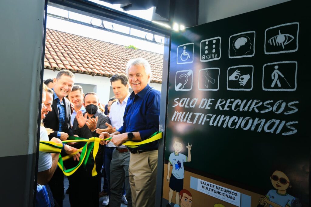 Governo entrega reformas em seis escolas de Aparecida