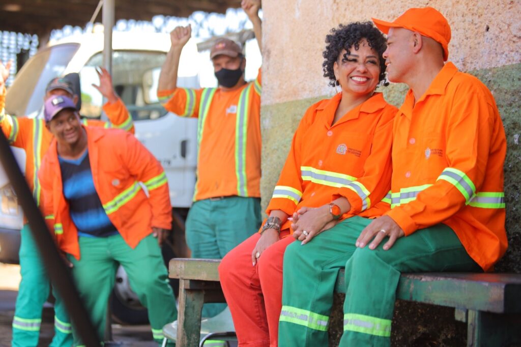 Com bênçãos de colegas e chefia, casal de servidores da Comurg comemora 16 anos de união