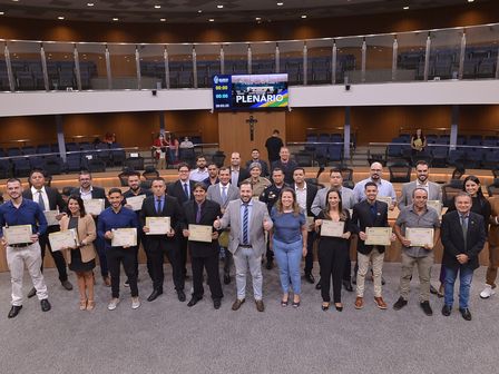 Por proposta de Zé Carapô, praticantes de tiro desportivo foram homenageados nessa quinta-feira, 9