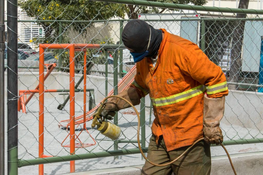 Prefeitura de Goiânia instala 58 kits de brinquedos em praças da capital