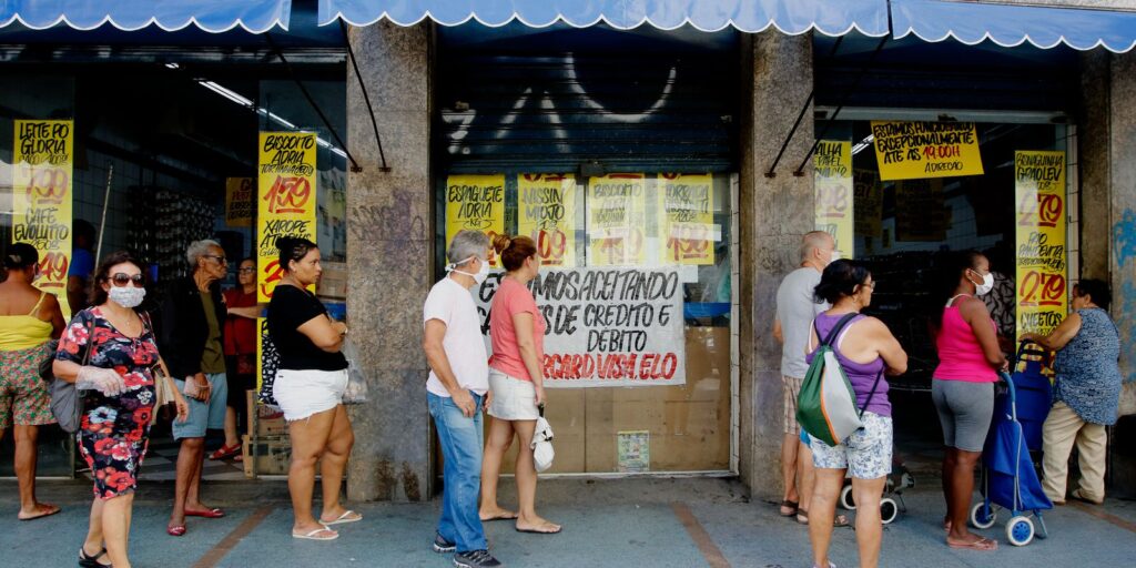 Rendimentos de brasileiros caíram 8,7% no primeiro trimestre de 2022