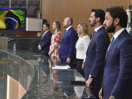 Por proposta da deputada Lêda Borges, Parlamento goiano homenageou advogado e economista nesta 2ª-feira, 13