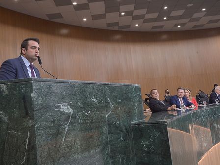 Gustavo Sebba condecorou entusiastas das tradicionais cavalhadas goianas, em sessão especial na manhã desta 3ª-feira, 14