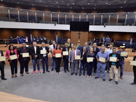 Por proposta de Julio Pina, Alego homenageou profissionais de diversos segmentos, na noite dessa 3ª-feira, 14