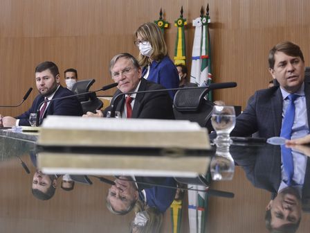 Plenário da Alego fecha semana com aprovação de 4 processos