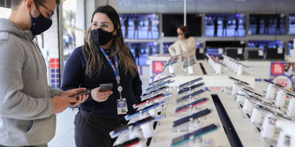 Comércio paulista cria mais de 10 mil vagas de emprego em abril