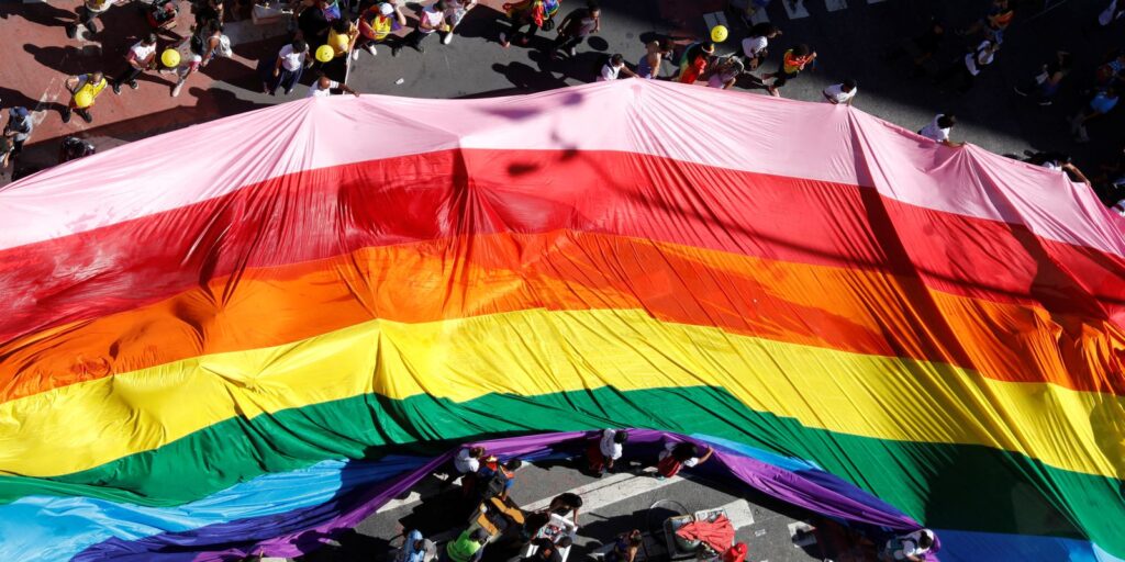 Parada do Orgulho LGBT+ de São Paulo volta à Paulista no domingo