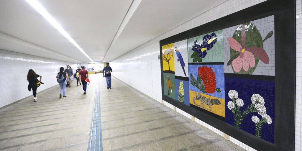 Metrô do DF ganha mosaicos em homenagem aos elementos de Brasília