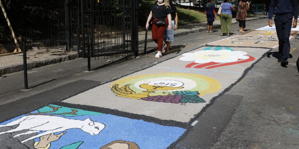 Corpus Christi: confecção de tapetes volta ao centro do Rio de Janeiro