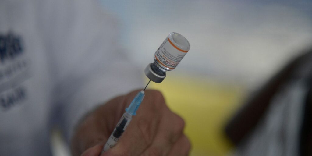 Covid-19: Rio vacinou 53,7% da população com uma dose de reforço