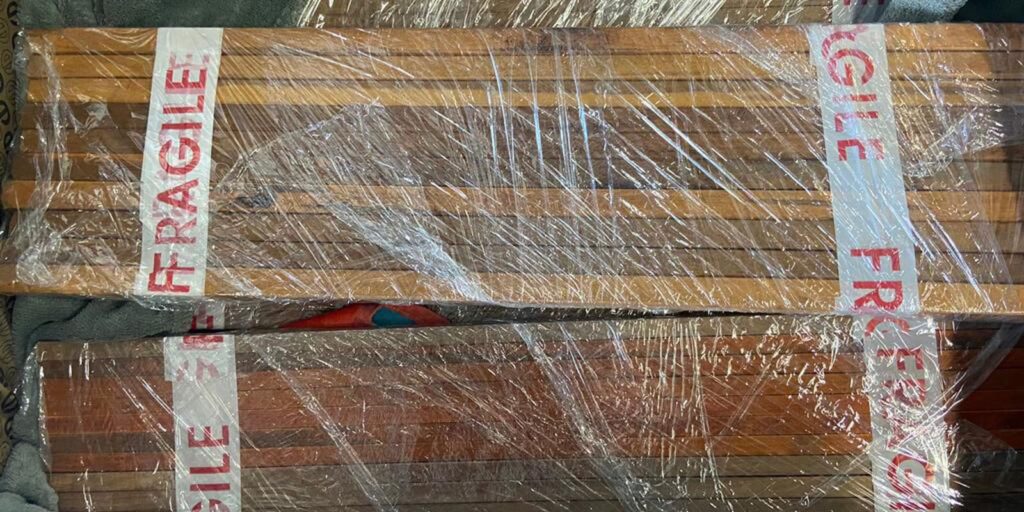 PF prende suspeito de transporte ilegal de madeira no aeroporto do RJ