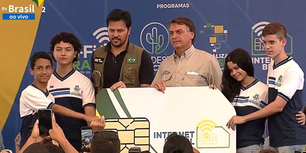 Governo inaugura praça com conexão wi-fi em Natal