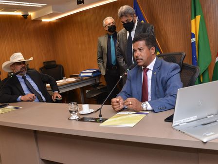 CCJ avaliza projeto que garante veículo exclusivo para atividades pedagógicas nas unidades escolares goianas