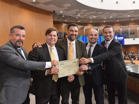 Deputado Bruno Peixoto prestou homenagem a técnicos governamentais, em sessão solene na sexta-feira, 24