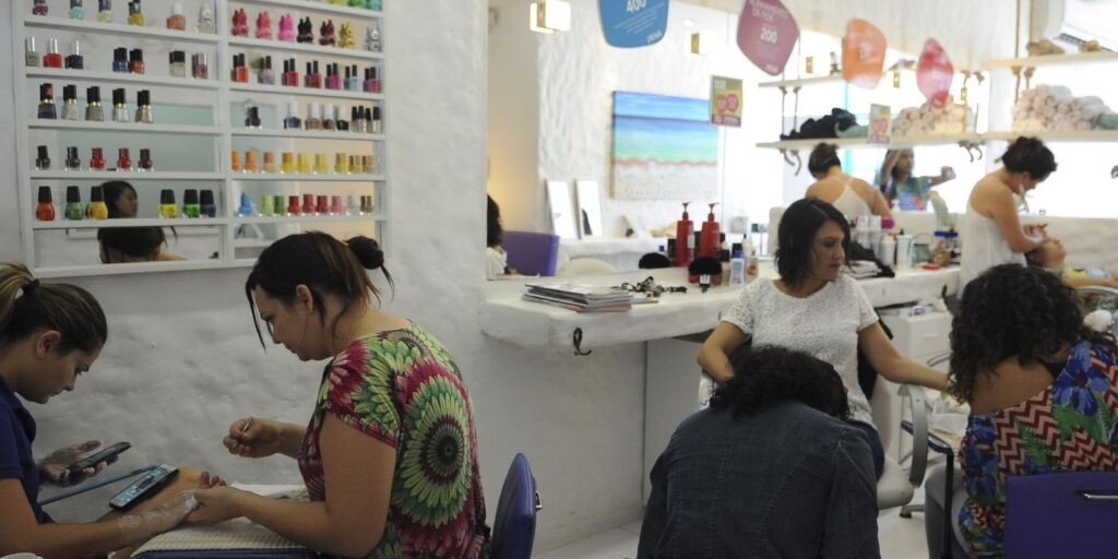 Volume de serviços cresce 0,9% de abril para maio