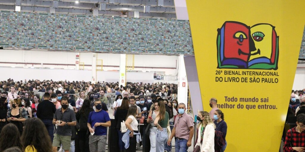 Filas marcam retorno da Bienal Internacional do Livro a São Paulo