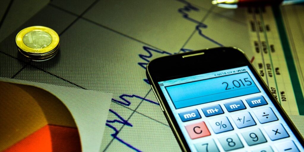 Fitch eleva perspectiva da nota do Brasil de negativa para estável