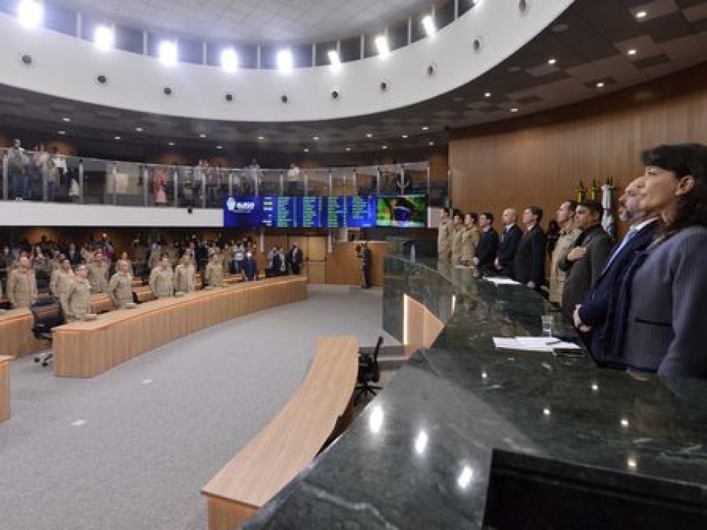 Bombeiros e analistas governamentais foram homenageados pela Alego em sessão solene na última quinta-feira, 30