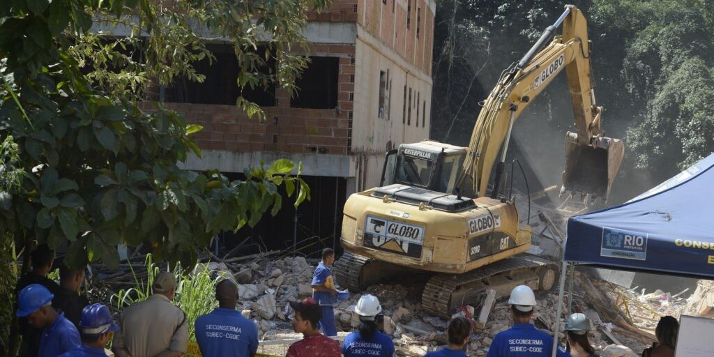 Prefeitura do Rio quer demolir prédio irregular na Muzema