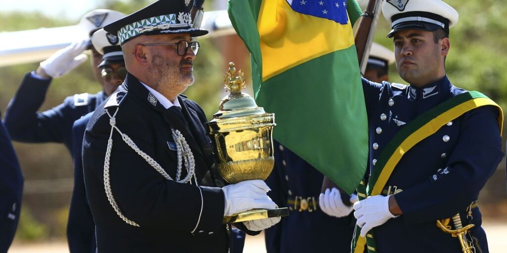 Emprestado para bicentenário, coração de D. Pedro I chega ao Brasil