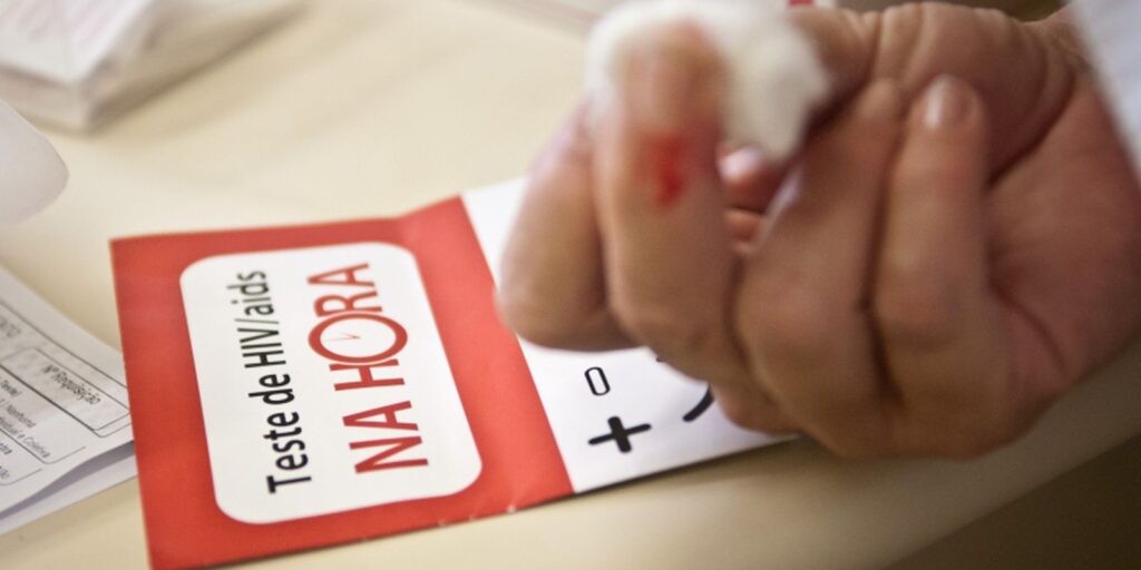 Metrô de São Paulo recebe campanha de orientação e testes de HIV/AIDS