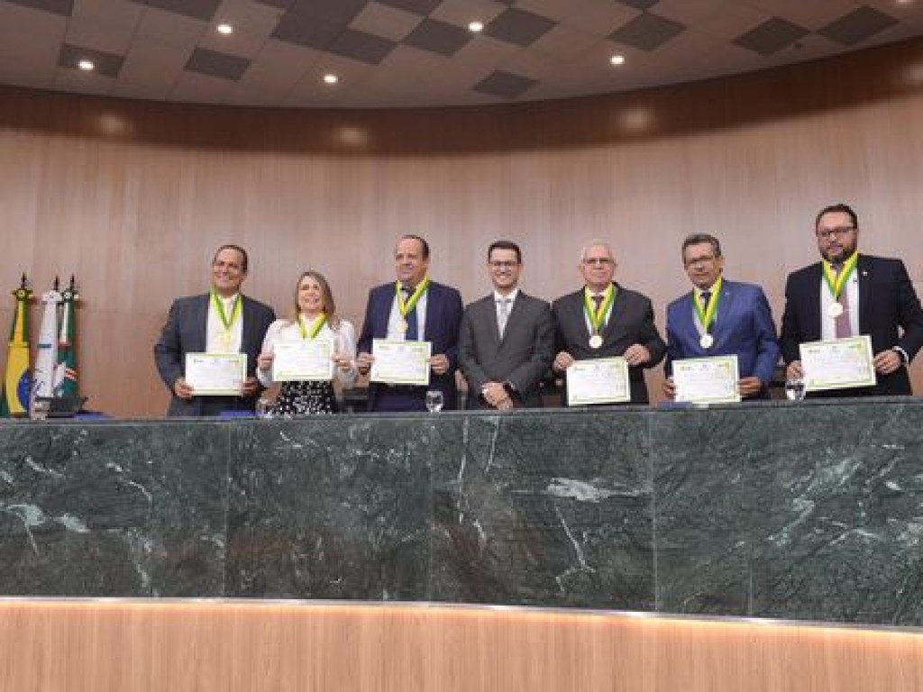 Rafael Gouveia promoveu sessão solene para entrega de medalhas do mérito legislativo a pastores e políticos de Goiás