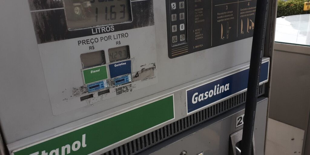 Ação contra fraude notifica cinco postos de combustível no DF