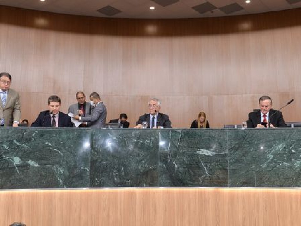 Matérias do Executivo foram lidas na 1ª sessão ordinária da semana