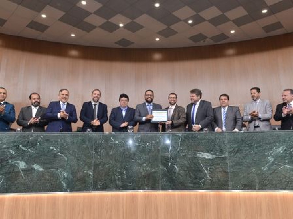 Propositura de Virmondes Cruvinel, Alego homenageou, nessa 5ª-feira, 18, personalidades do setor produtivo de Goiás