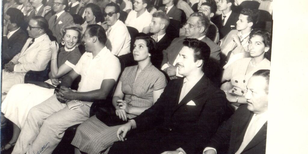 Cem anos do rádio no Brasil: da música ao riso, rádio conquista o povo