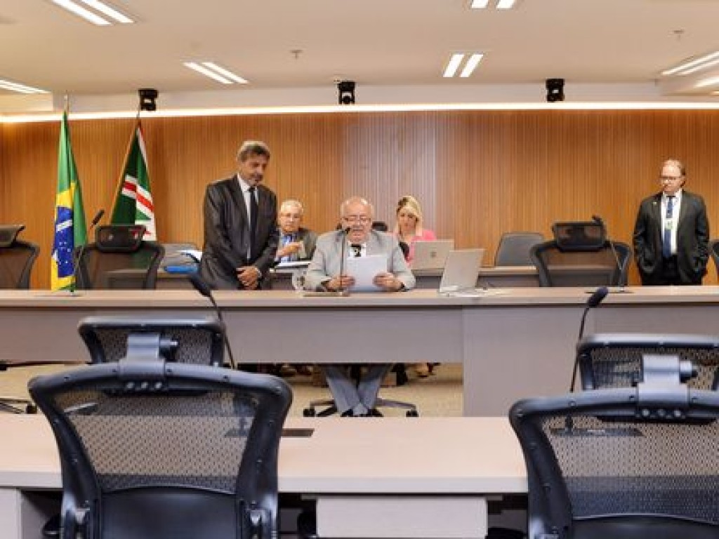 Pacote de projetos na CCJ