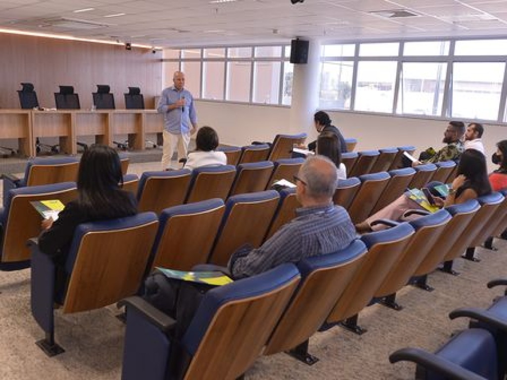 Escola do Legislativo promoveu na manhã desta quarta-feira, 3, palestra com o tema "Direitos Humanos e Igualitarismo"