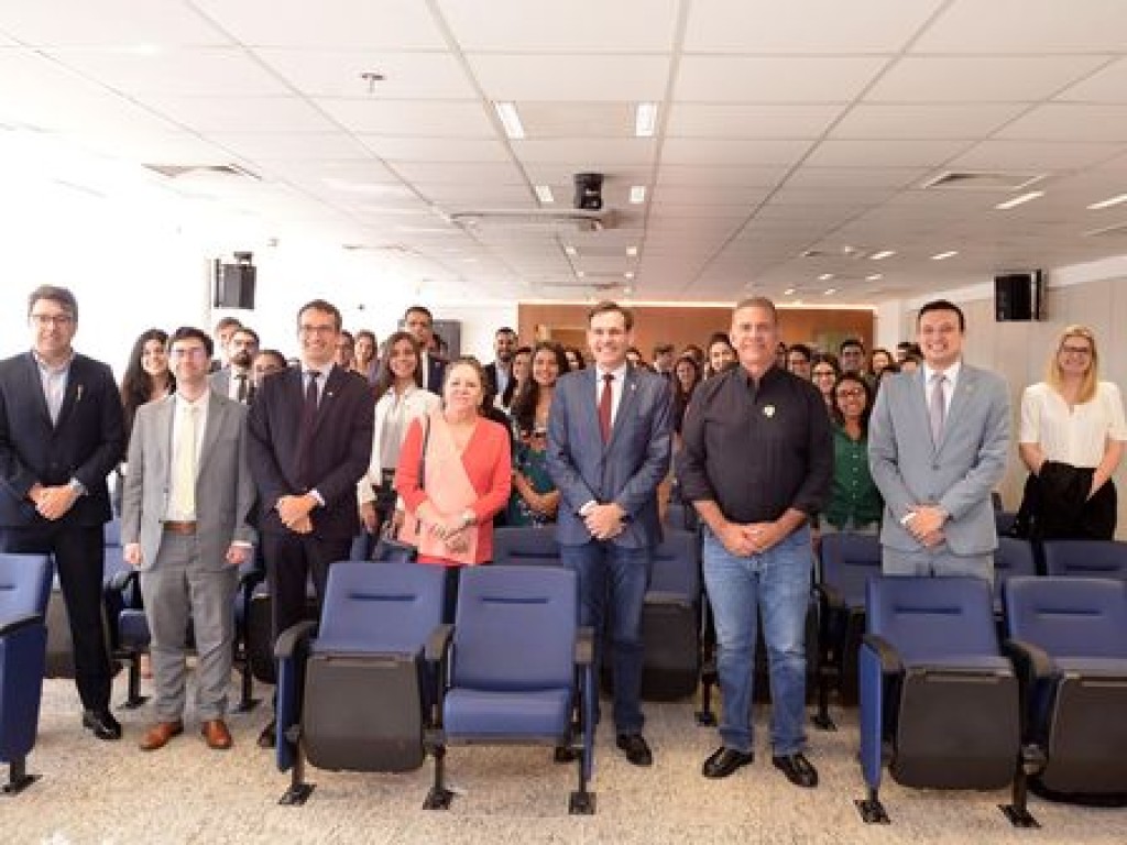 Lissauer recebe defensores públicos recém-empossados e confirma unidade da DPE na nova sede da Alego