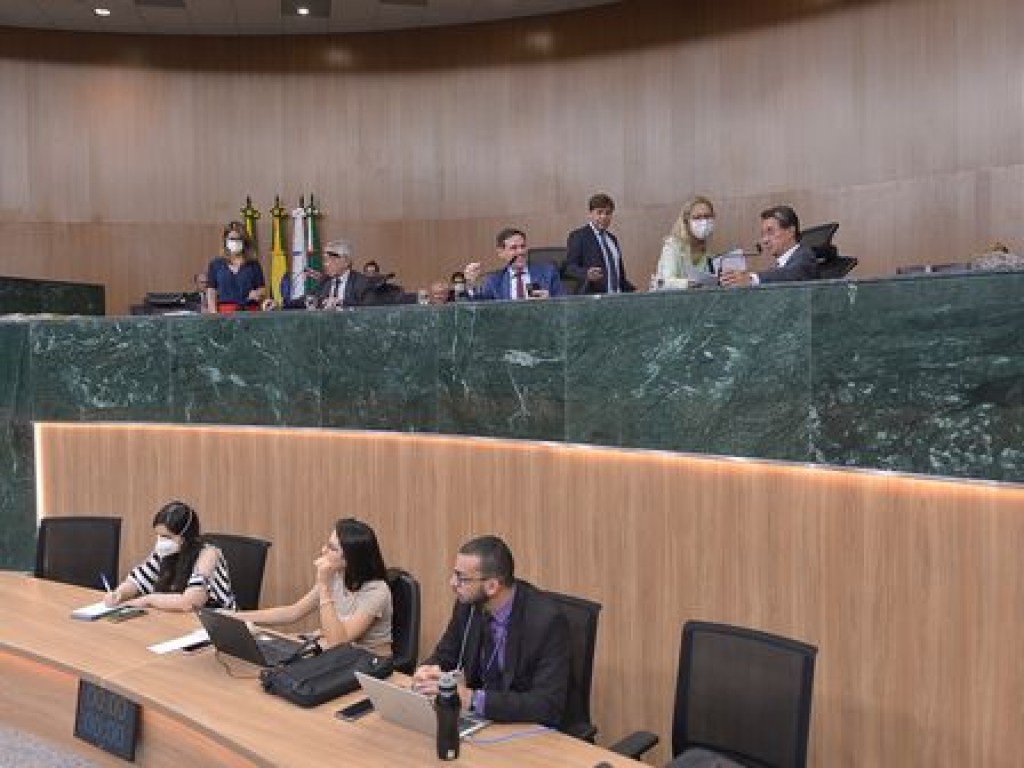 Matérias da Governadoria e de deputados avançam em Plenário