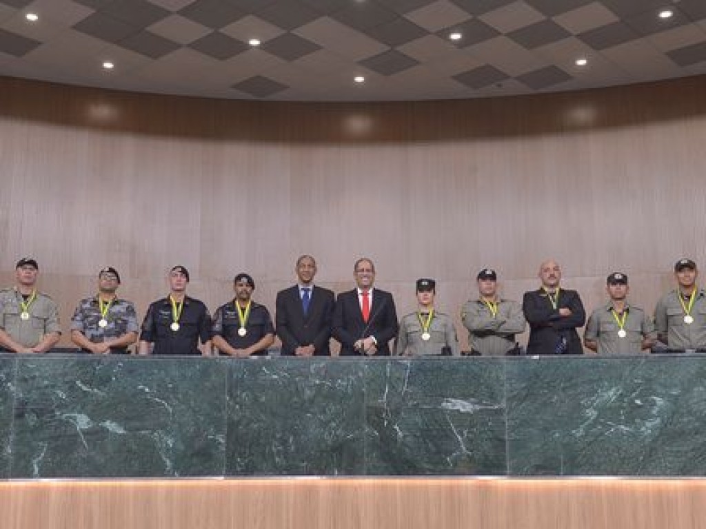 Propositura de Jeferson Rodrigues, Alego realizou, nessa 5ª-feira, 11, sessão solene em homenagem a servidores da PM-GO