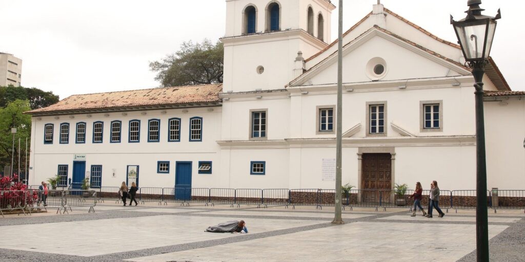 Sindicato dos guias recomenda suspensão de passeios no centro de SP