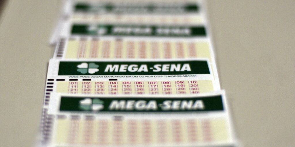 Mega-Sena acumula e paga 14 milhões no próximo concurso