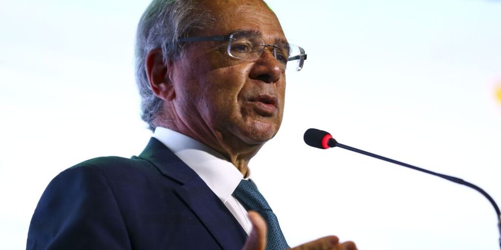 Ministro da Economia diz que teto de gastos é "retrátil"