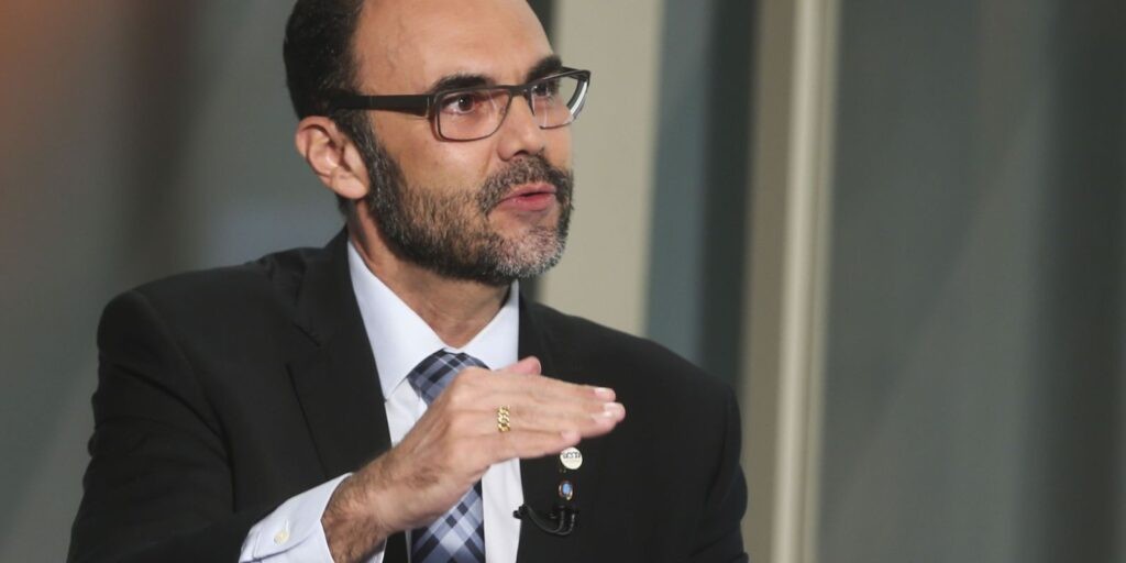 Sem Censura desta segunda recebe o médico Luiz Fernando Córdova