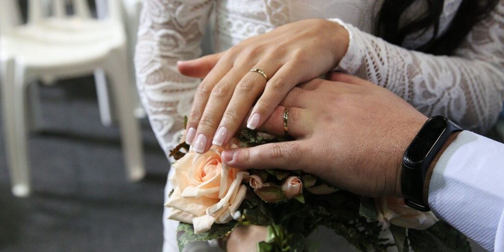 Há 45 anos, brasileiras podem optar por manter nome de solteira