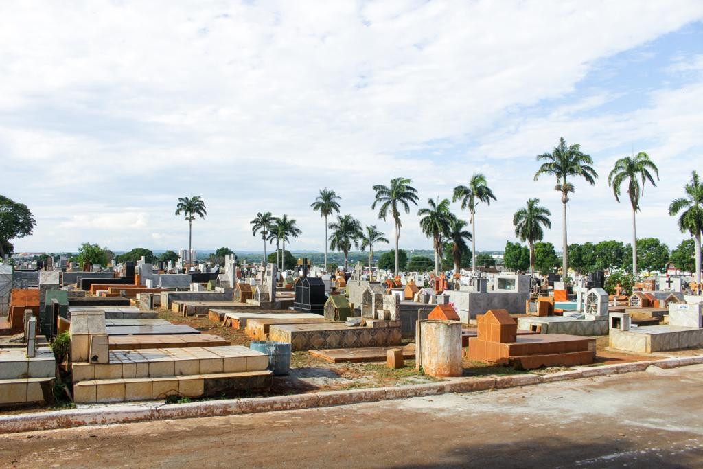 Prefeitura de Goiânia prepara notificação de famílias que possuem túmulos abandonados em cemitérios municipais