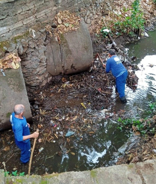 Prefeitura limpa bueiros e bocas de lobo do Residencial Barravento e de mais 15 bairros de Goiânia