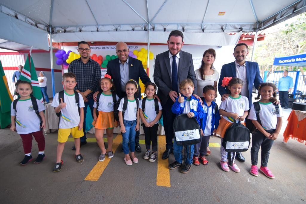 Rogério Cruz entrega revitalização da Escola Municipal Deputado Jamel Cecílio, e parabeniza comunidade escolar por nota 6,5 no Ideb
