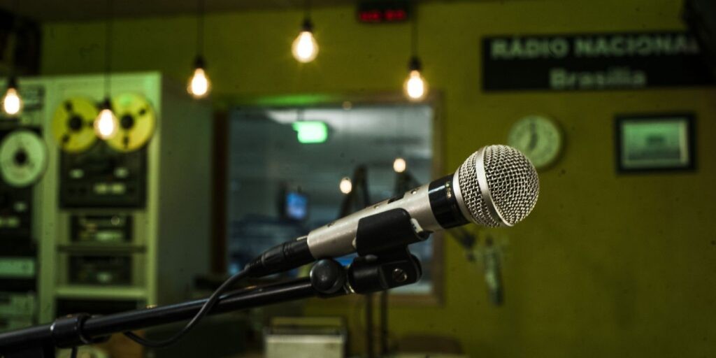 EBC e Correios lançam selo no centenário do rádio no Brasil