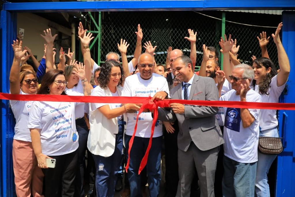 Rogério Cruz participa da inauguração do primeiro Centro Educacional Bilíngue de Surdos de Goiás, e destaca importância de política de inclusão nas unidades de ensino